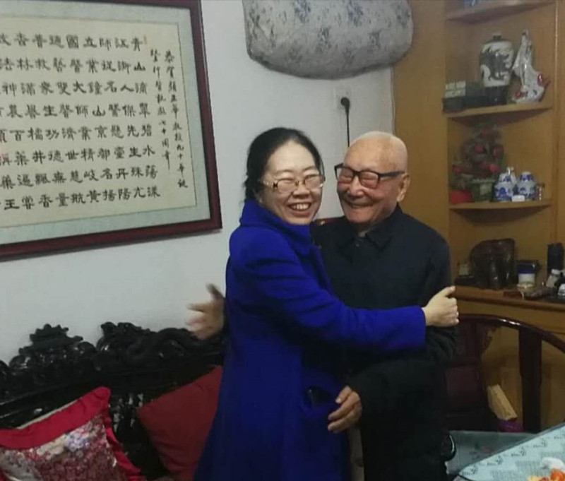 迎春送福 情暖寒冬——校领导看望慰问老教授,老专家代表